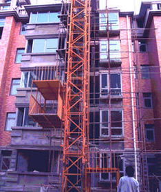 物料提升机与塔式起重机 以万丰塔机为例探析现代建筑施工关键设备